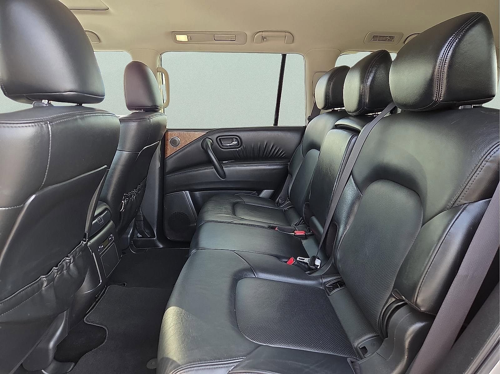 Used 2024 Nissan Armada SL image 11