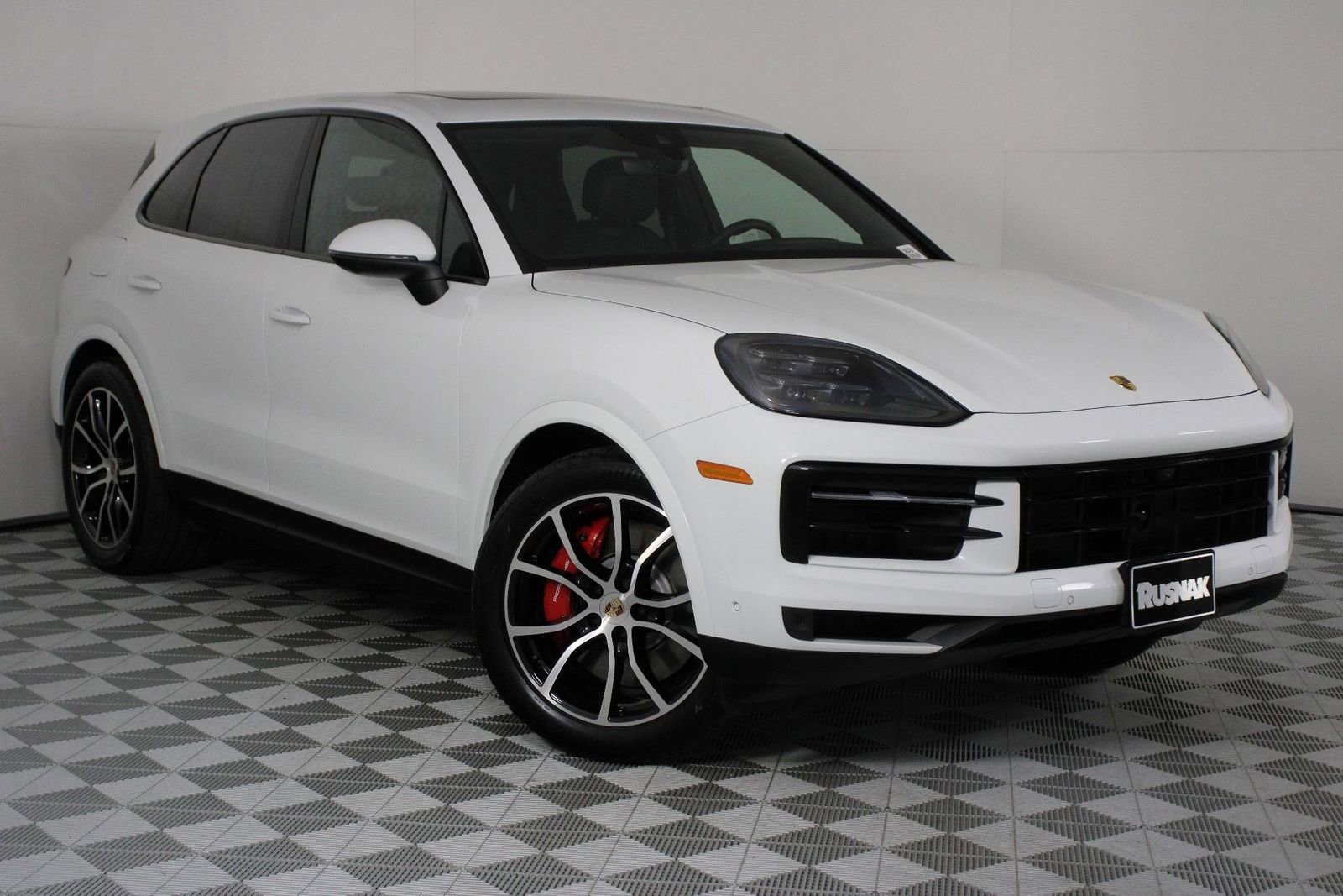 Certified 2025 Porsche Cayenne S image 9