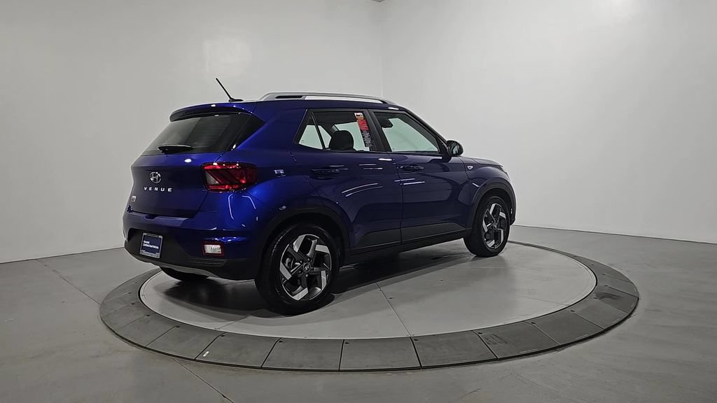 Certified 2025 Hyundai Venue SEL FWD image 5