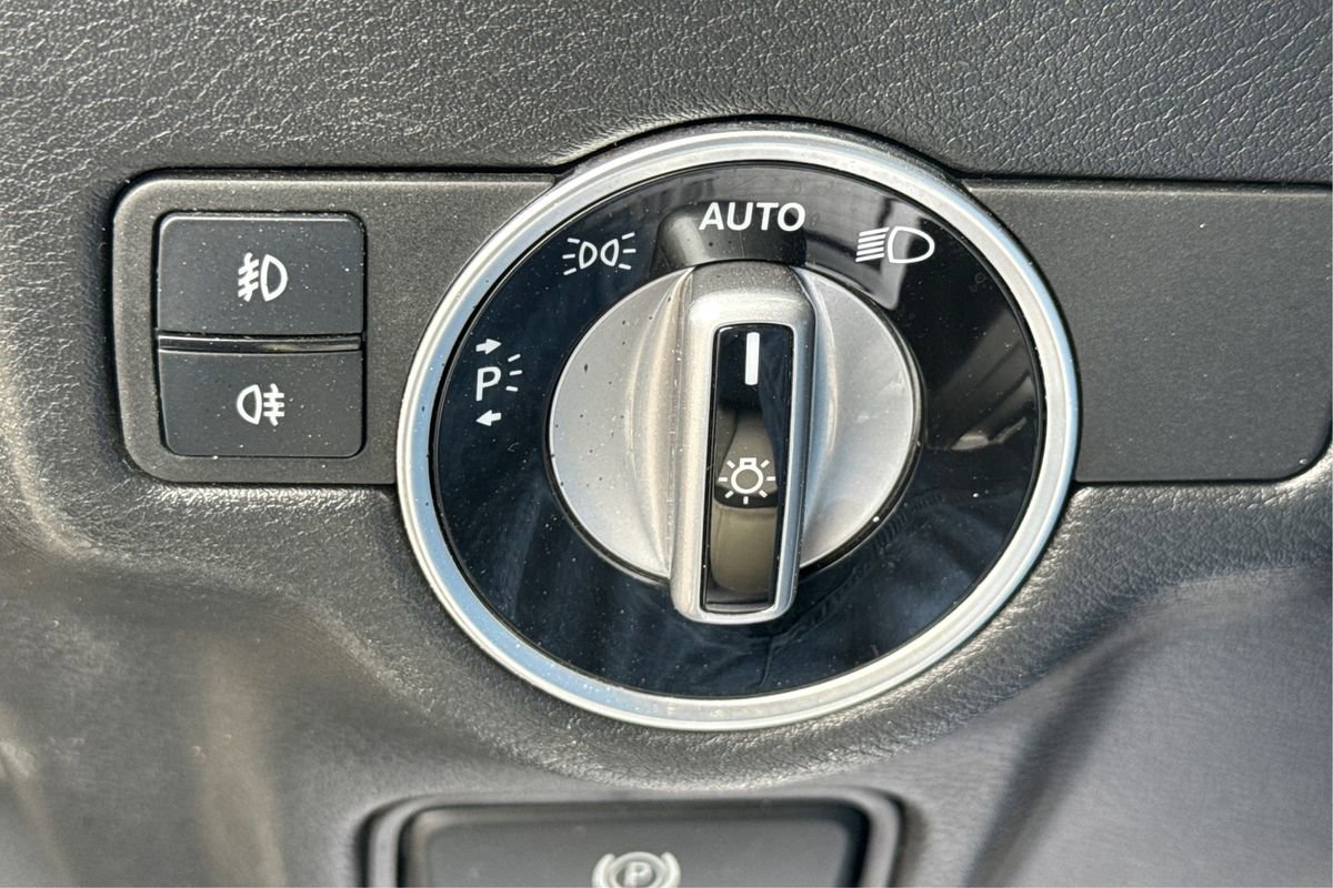 Used 2017 INFINITI QX30 Premium w/ Technology Package image 18