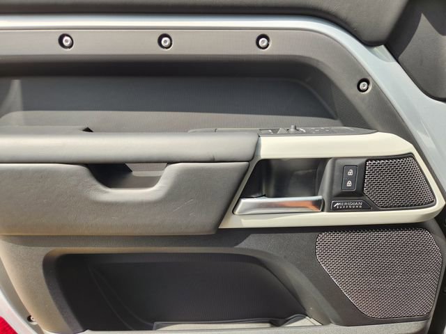 Used 2024 Land Rover Defender 90 X-Dynamic SE image 22