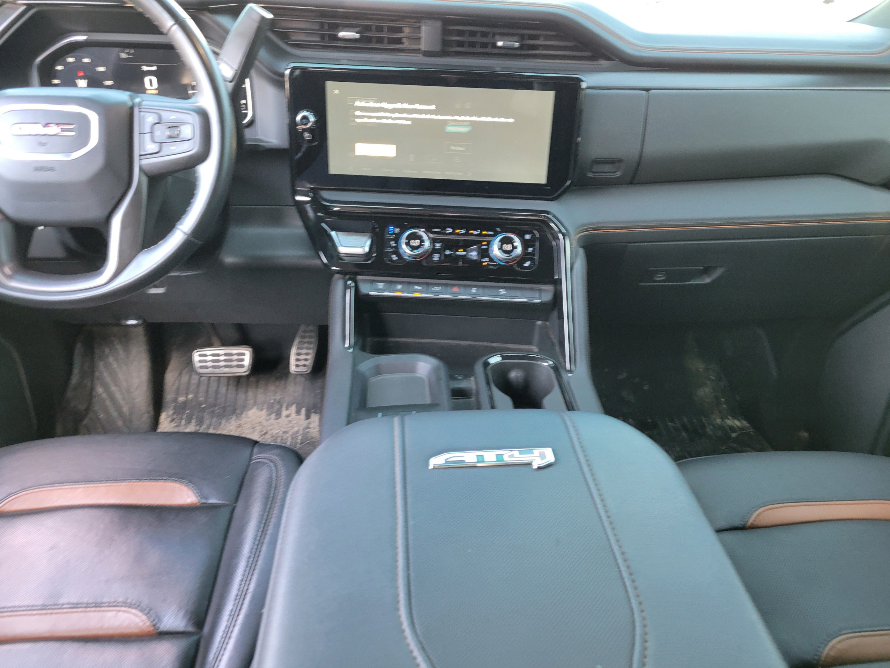Used 2024 GMC Sierra 3500 AT4 w/ AT4 Premium Plus Package AWD/4WD image 9