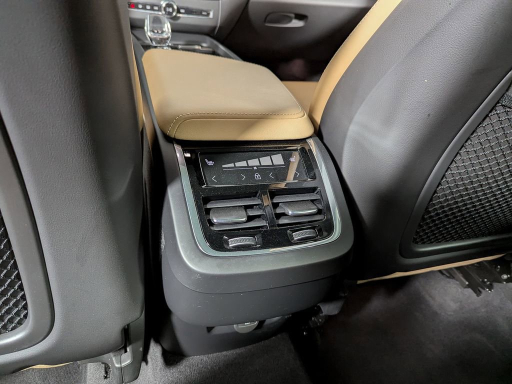 Used 2023 Volvo XC60 B5 Ultimate w/ Climate Package image 47