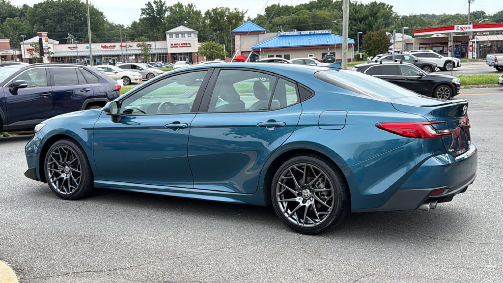 Used 2025 Toyota Camry SE w/ Convenience Package FWD image 3