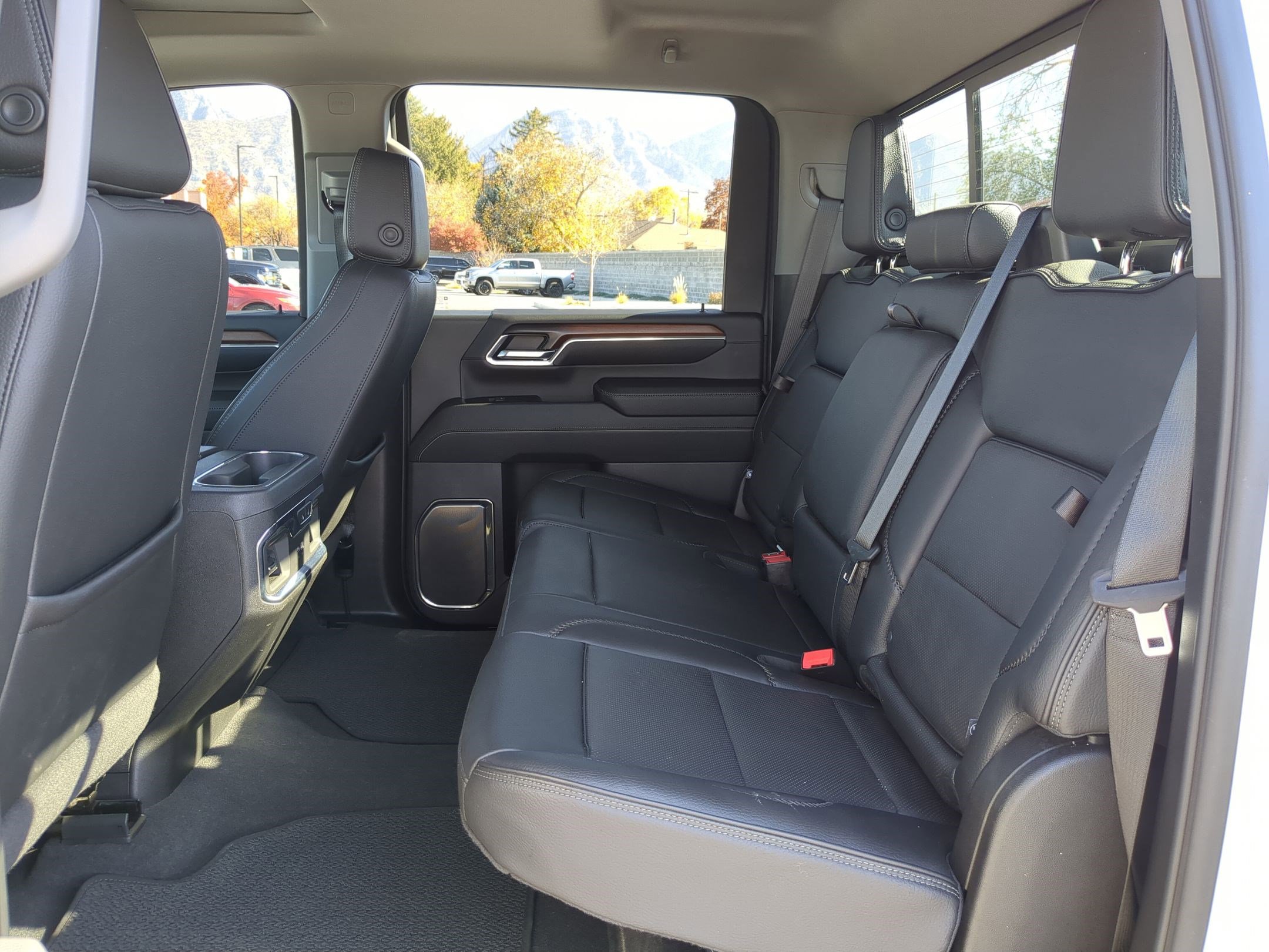 Used 2024 GMC Sierra 2500 Denali image 31