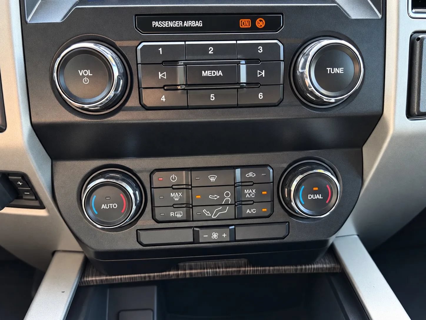 Used 2021 Ford F250 Lariat w/ FX4 Off-Road Package AWD/4WD image 19