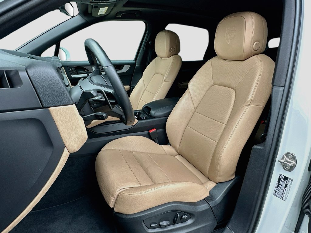 Certified 2026 Porsche Cayenne AWD/4WD image 5
