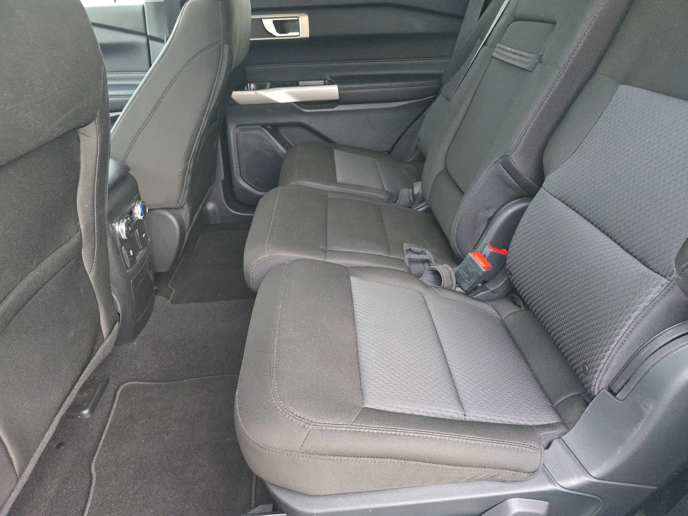 Used 2022 Ford Explorer XLT image 13