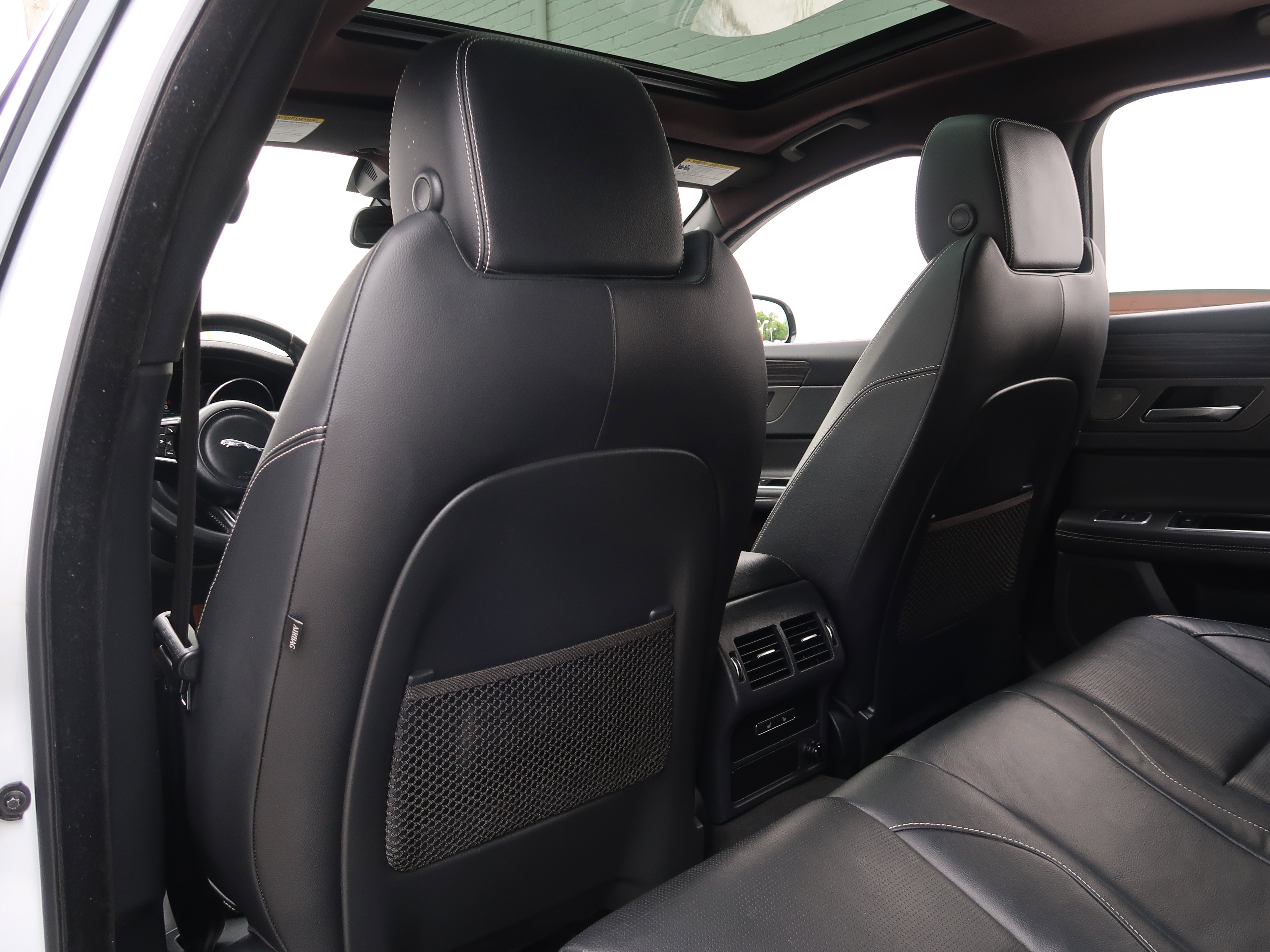 Used 2016 Jaguar XF S RWD image 38