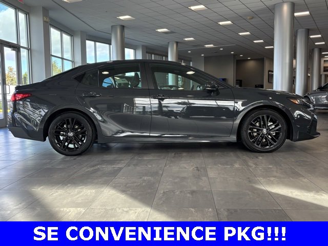 Used 2025 Toyota Camry SE image 9