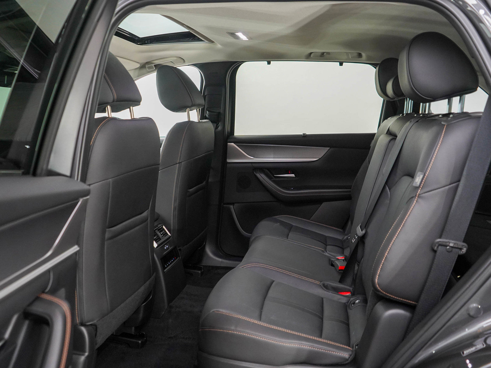 Certified 2024 MAZDA CX-90 Plug-In Hybrid w/ Preferred image 18