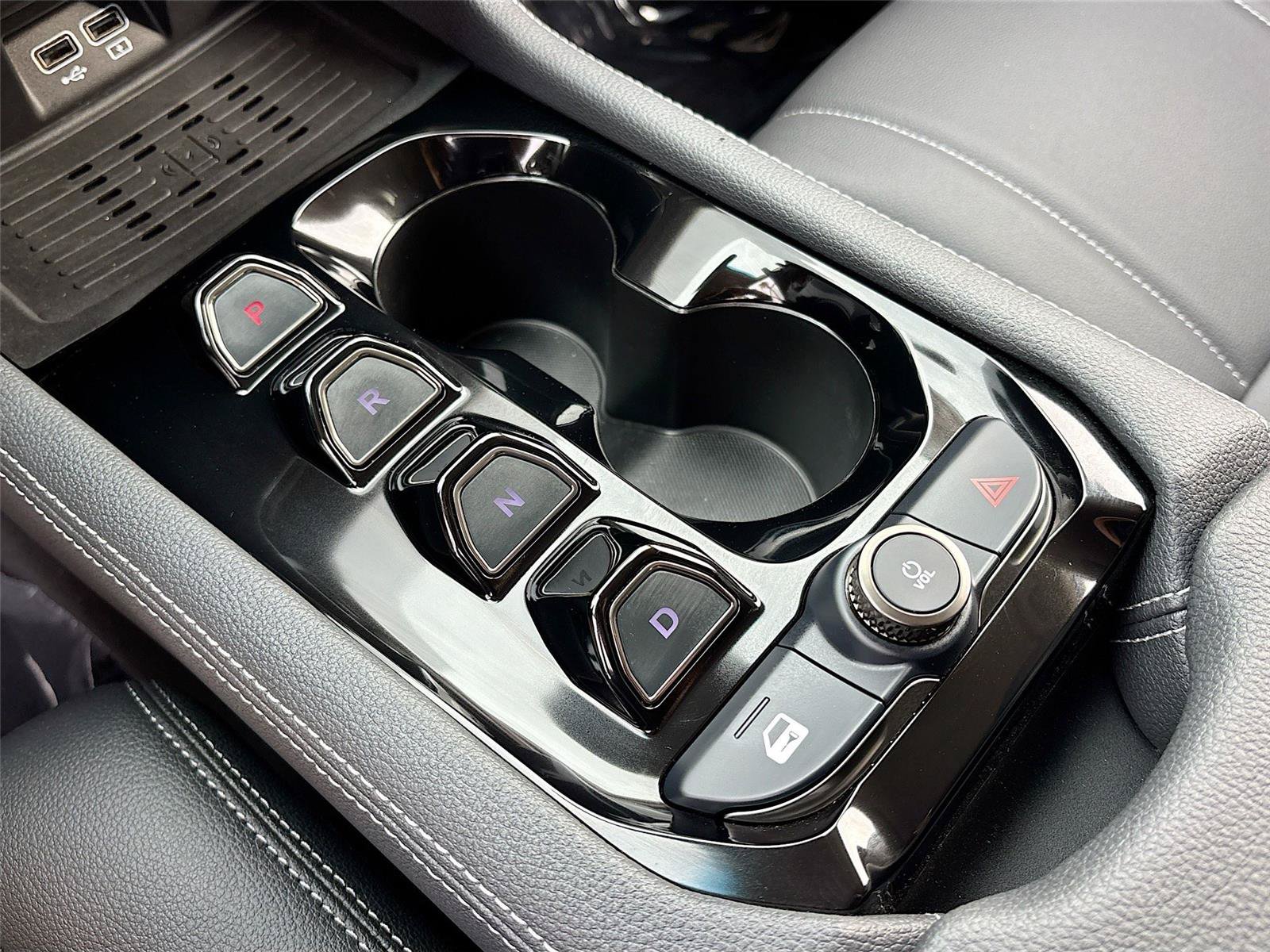 New 2025 VinFast VF 8 Eco AWD/4WD image 16