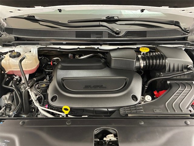 Used 2025 Chrysler Pacifica Limited image 11