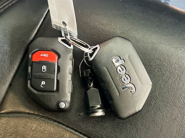 Used 2018 Jeep Wrangler Unlimited Sahara image 32