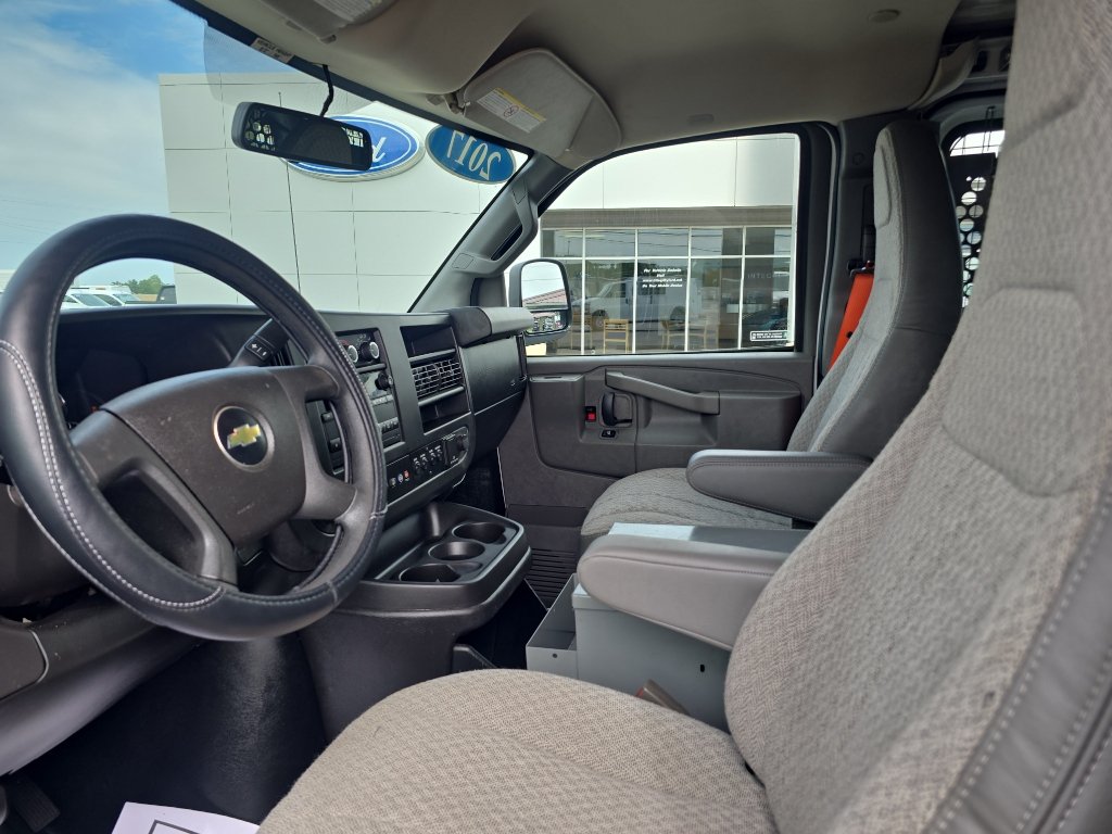 Used 2017 Chevrolet Express 2500 RWD image 20