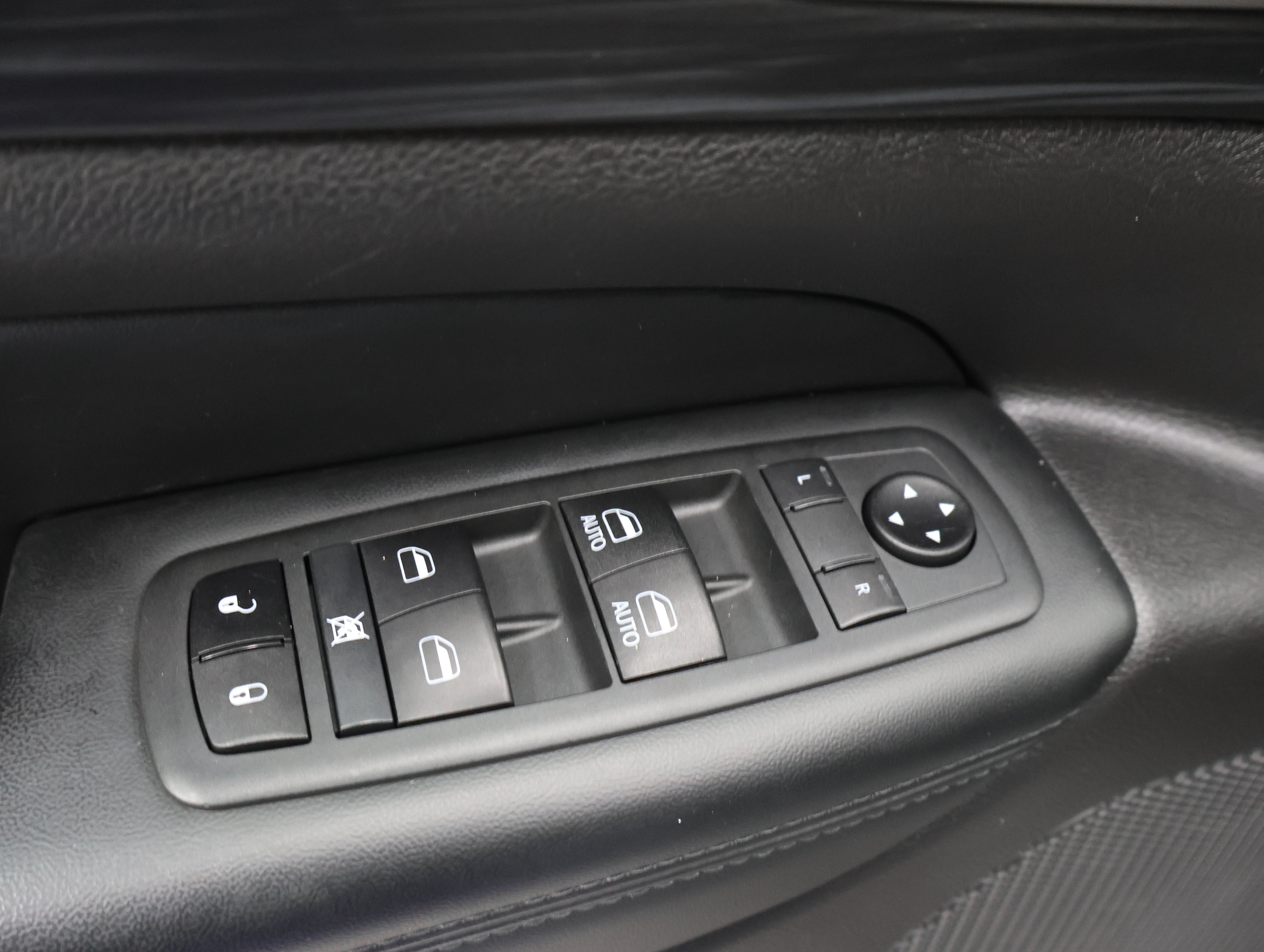 Used 2020 Jeep Grand Cherokee Altitude AWD/4WD image 41