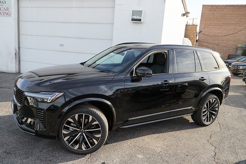 New 2026 Volvo XC90 B6 Ultra w/ Protection Package image 3