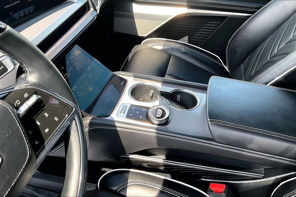 Certified 2026 Cadillac Vistiq Platinum w/ LPO, Floor Liner Package AWD/4WD image 18