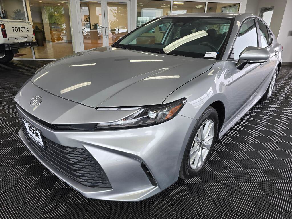 Used 2025 Toyota Camry LE FWD image 7