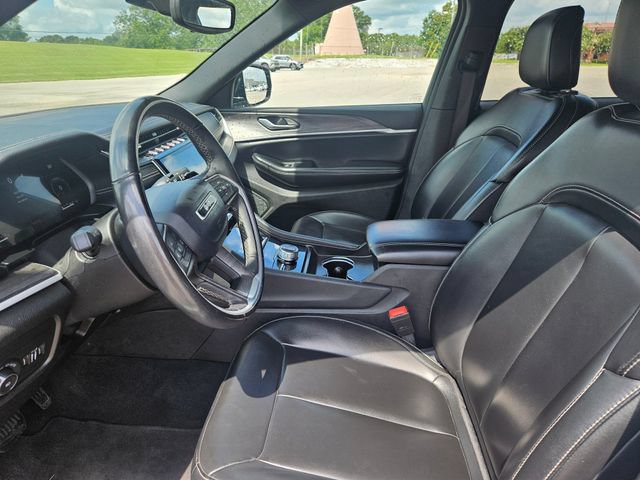 Used 2024 Jeep Grand Cherokee Limited AWD/4WD image 9