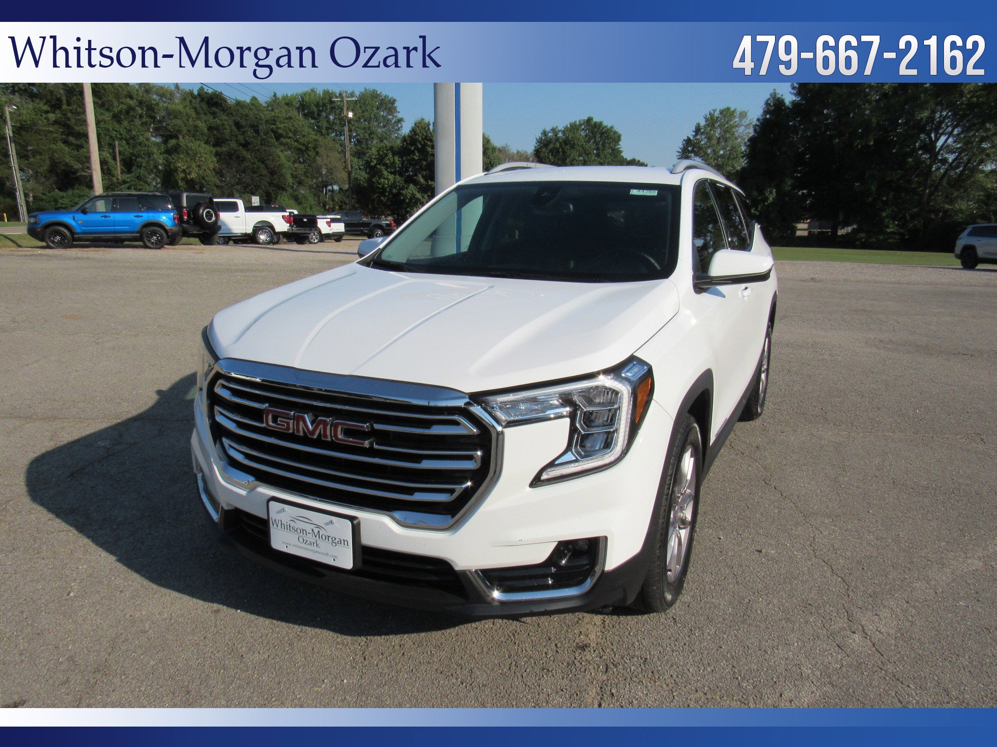 Used 2024 GMC Terrain SLT image 2