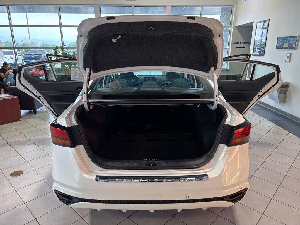 Used 2023 Nissan Altima 2.5 SV AWD/4WD image 13