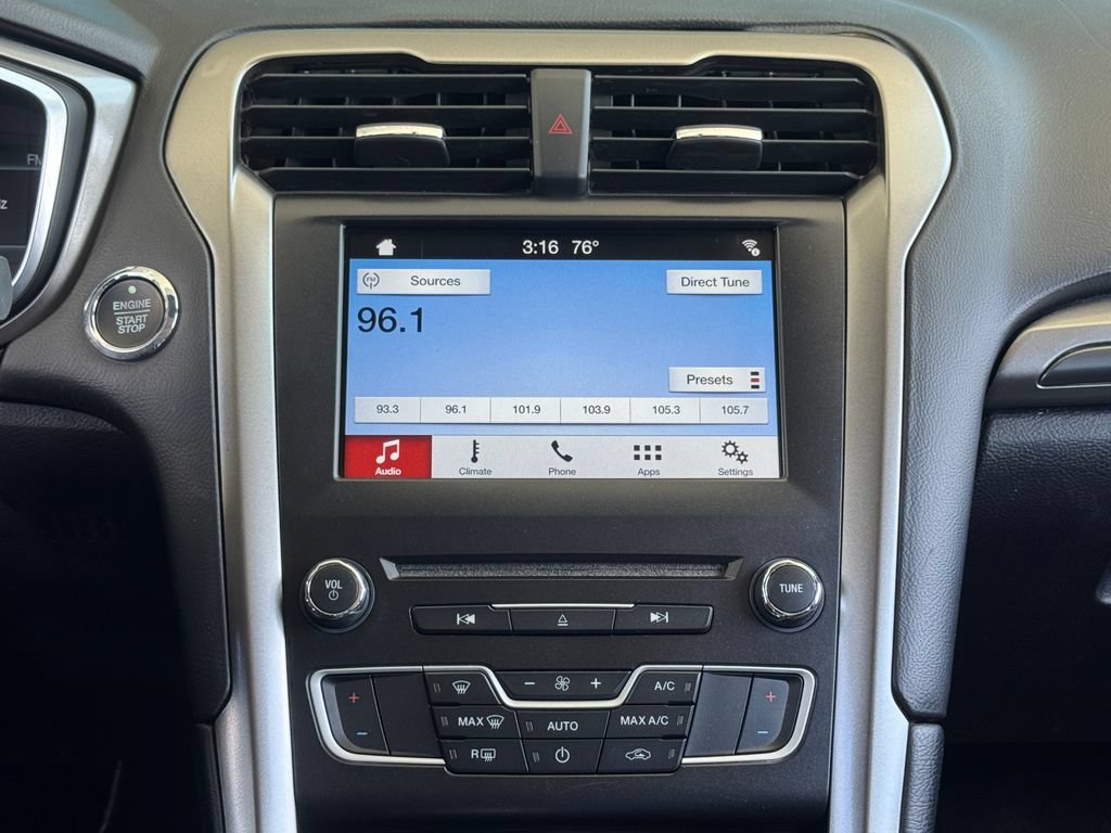 Used 2017 Ford Fusion SE w/ Equipment Group 201A FWD image 14