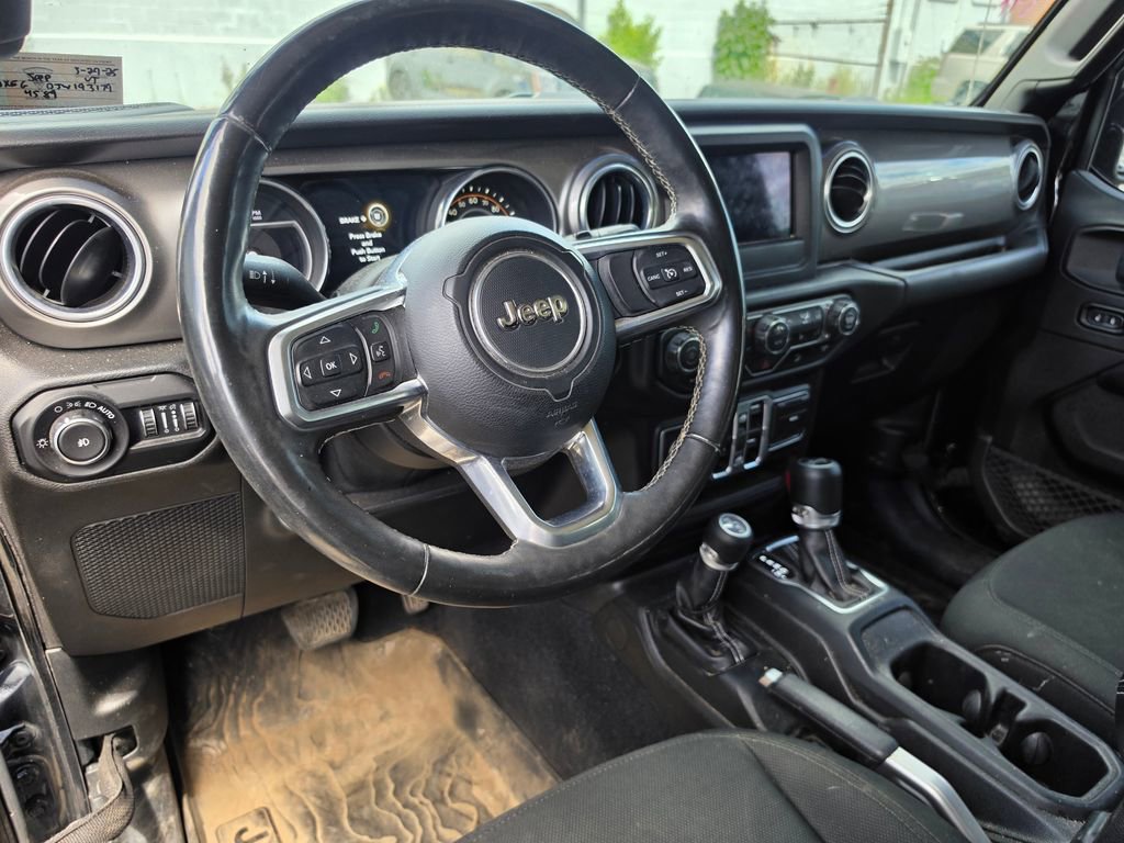Used 2018 Jeep Wrangler Unlimited Sahara w/ Cold Weather Group AWD/4WD image 4