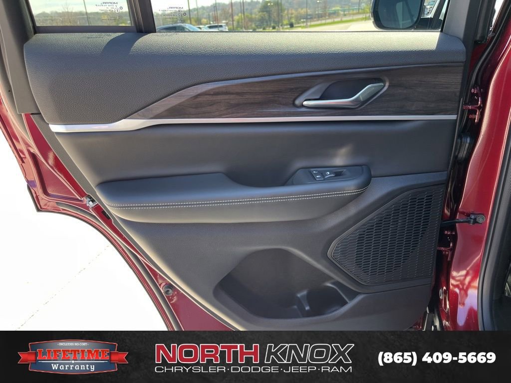 New 2026 Jeep Grand Cherokee Altitude image 16