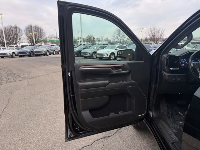 Used 2024 Chevrolet Silverado 1500 LT image 31