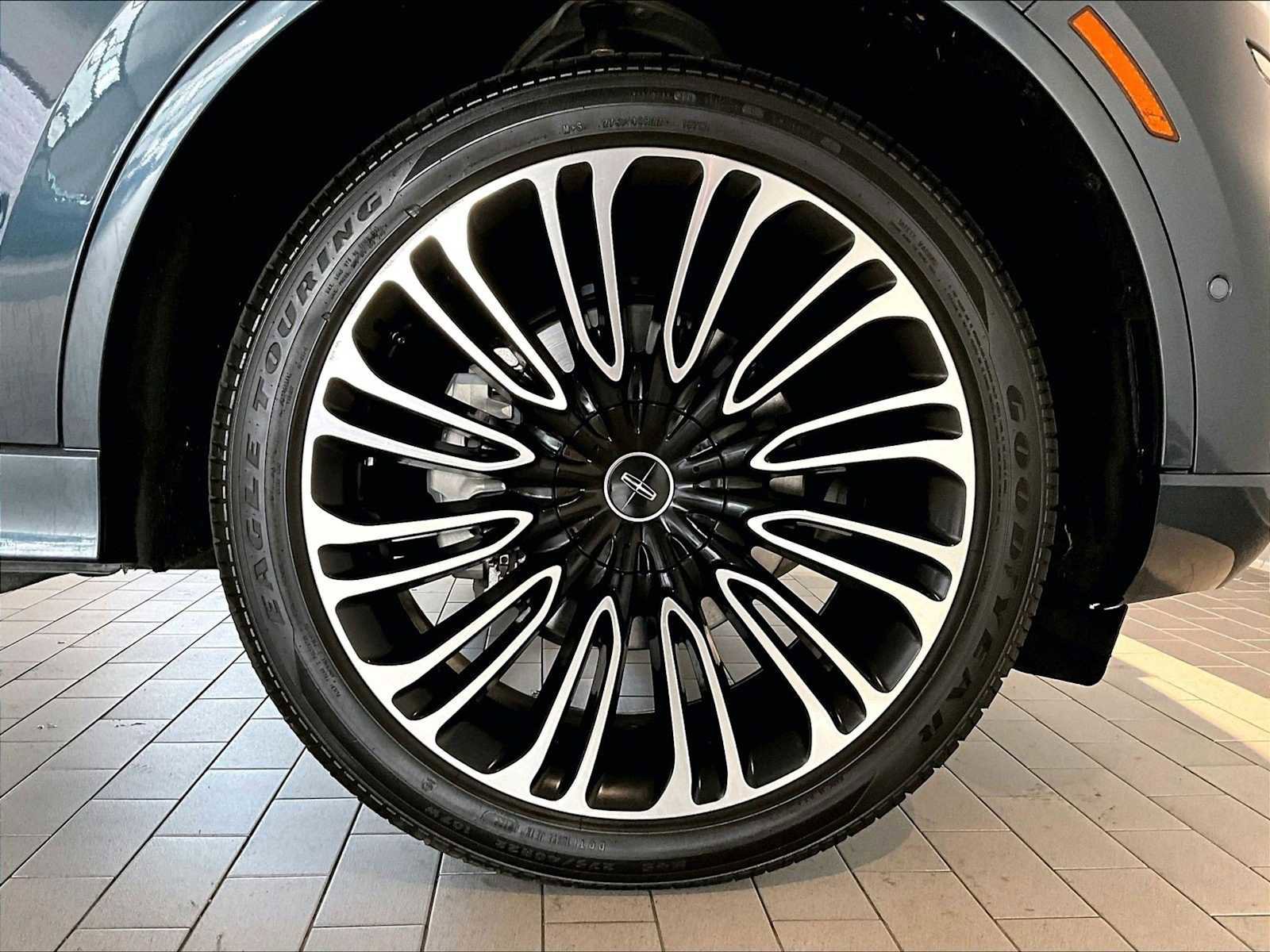 Used 2024 Lincoln Aviator Black Label AWD/4WD image 14