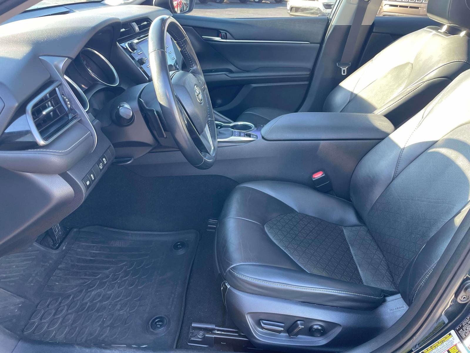 Used 2020 Toyota Camry XSE image 5