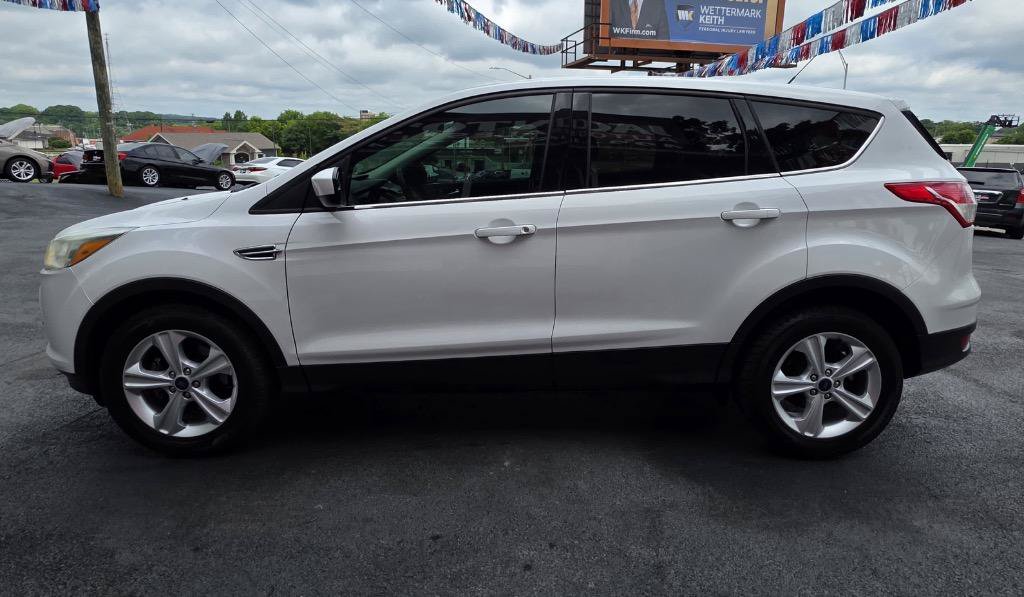 Used 2016 Ford Escape SE FWD image 2