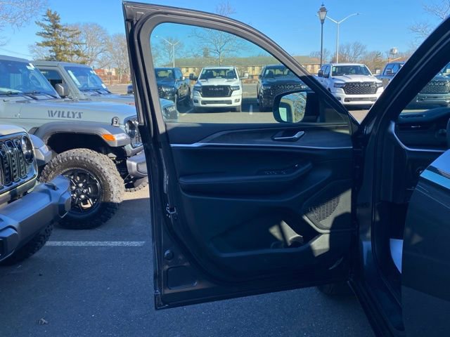 New 2026 Jeep Grand Cherokee Altitude image 20