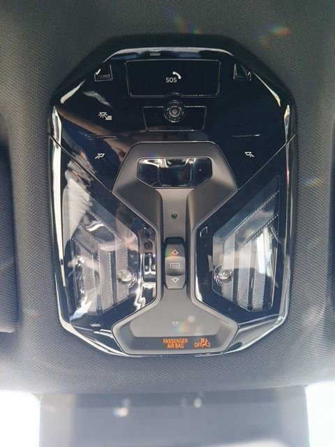 New 2025 BMW 740i w/ Executive Package image 28