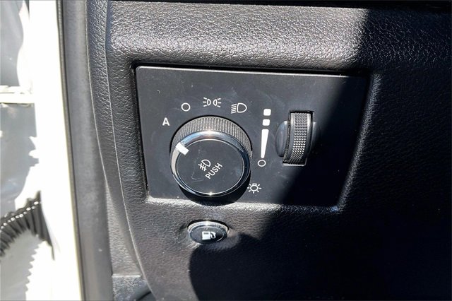 Used 2020 Jeep Grand Cherokee Altitude image 15