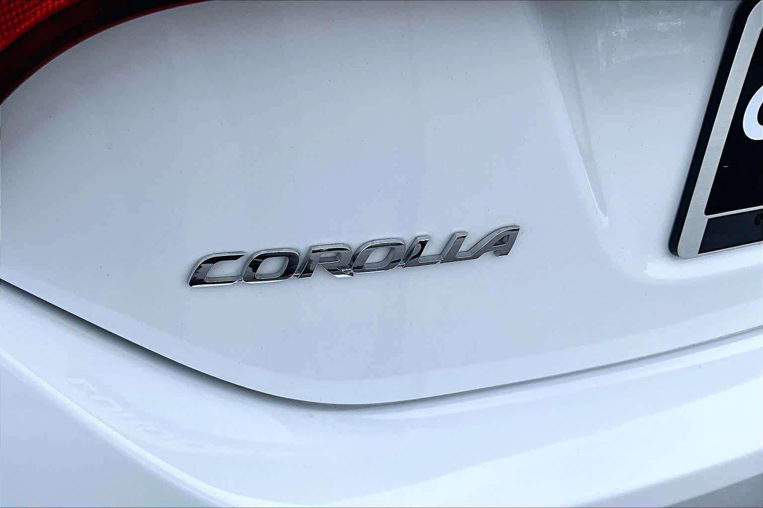 Used 2018 Toyota Corolla LE FWD image 30