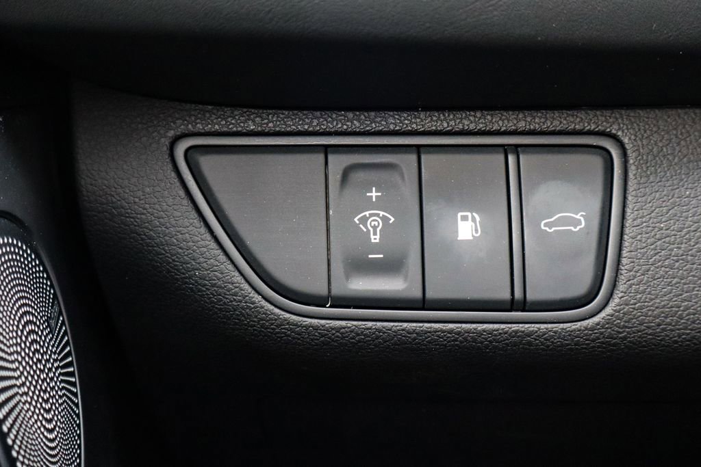 Used 2025 Genesis G70 2.5T w/ Sport Prestige Package image 22