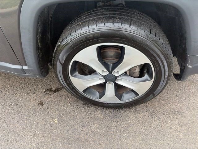 Used 2018 Jeep Compass Latitude w/ Popular Equipment Group AWD/4WD image 44