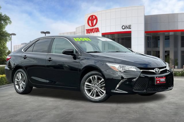 Used 2017 Toyota Camry SE FWD image 2