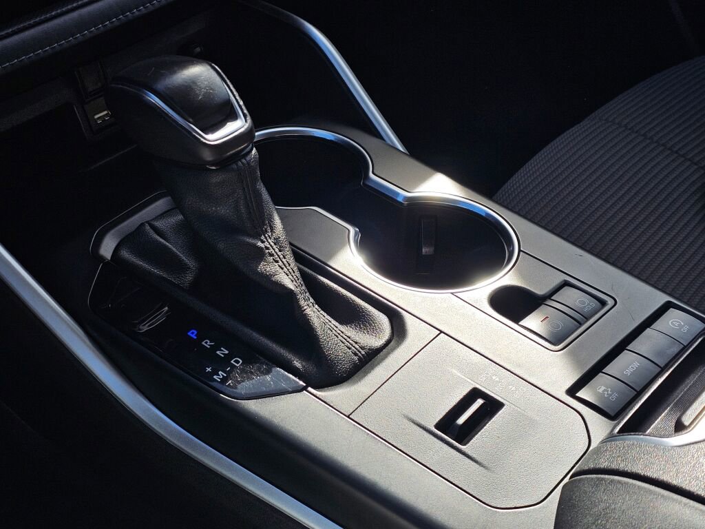 Used 2021 Toyota Highlander LE image 25