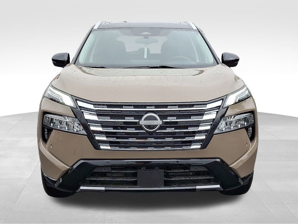 Used 2024 Nissan Rogue Platinum image 2