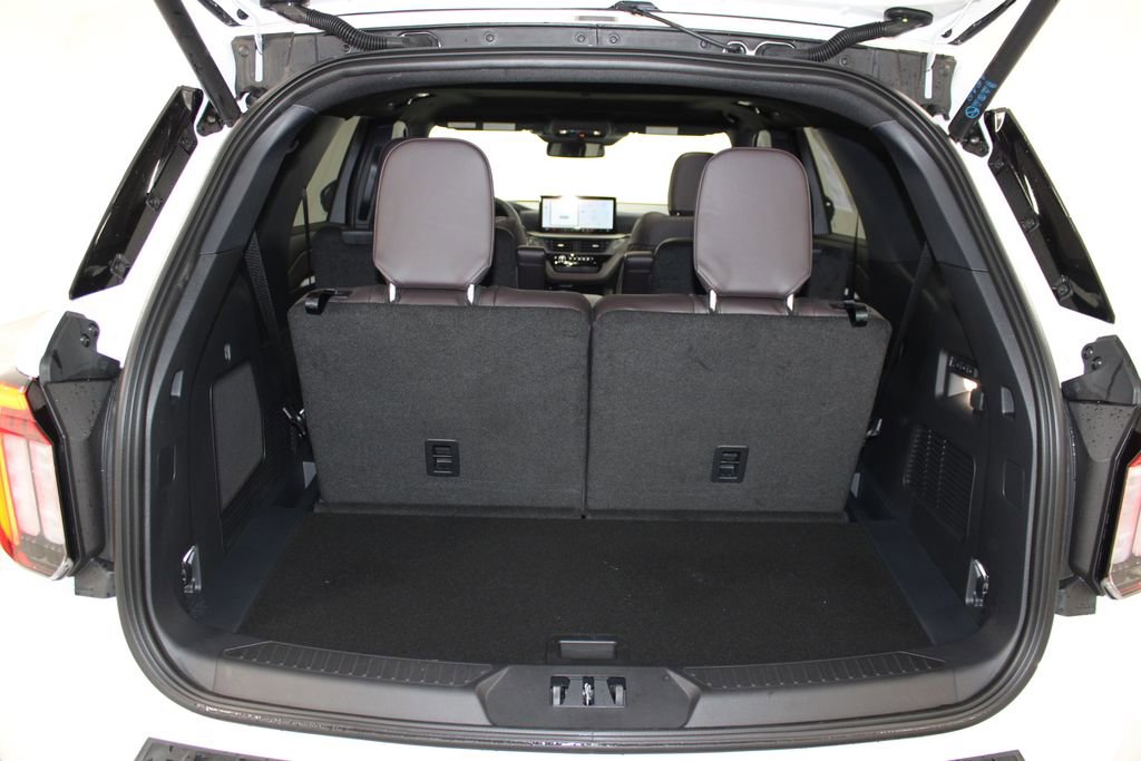 New 2026 Ford Explorer Platinum image 15