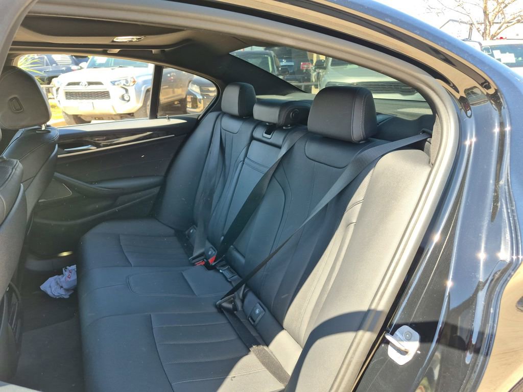 Used 2021 BMW 530i xDrive w/ Premium Package image 38