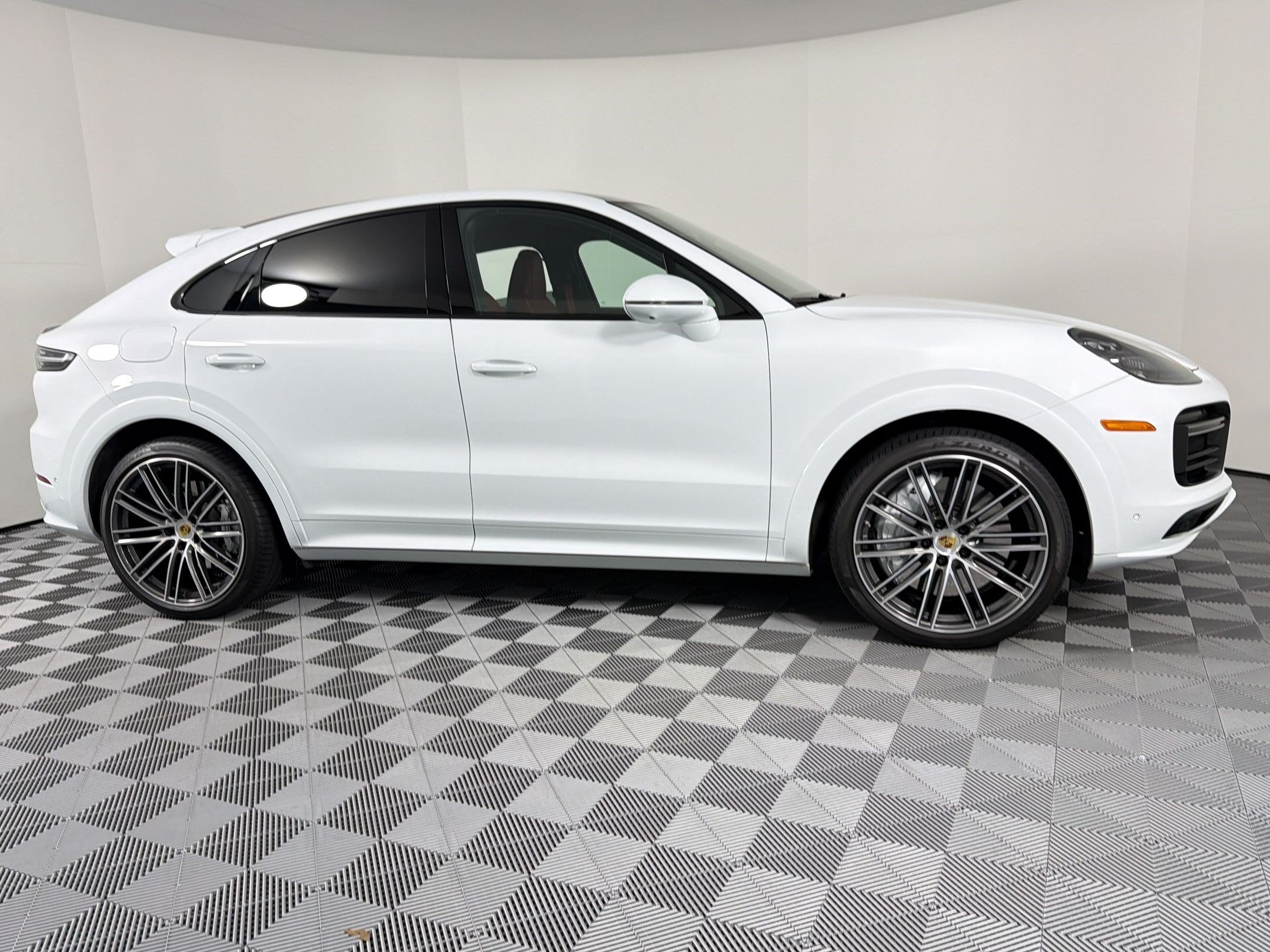 Certified 2023 Porsche Cayenne Turbo AWD/4WD image 11