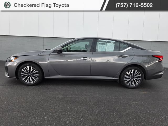 Used 2025 Nissan Altima 2.5 SV FWD image 2