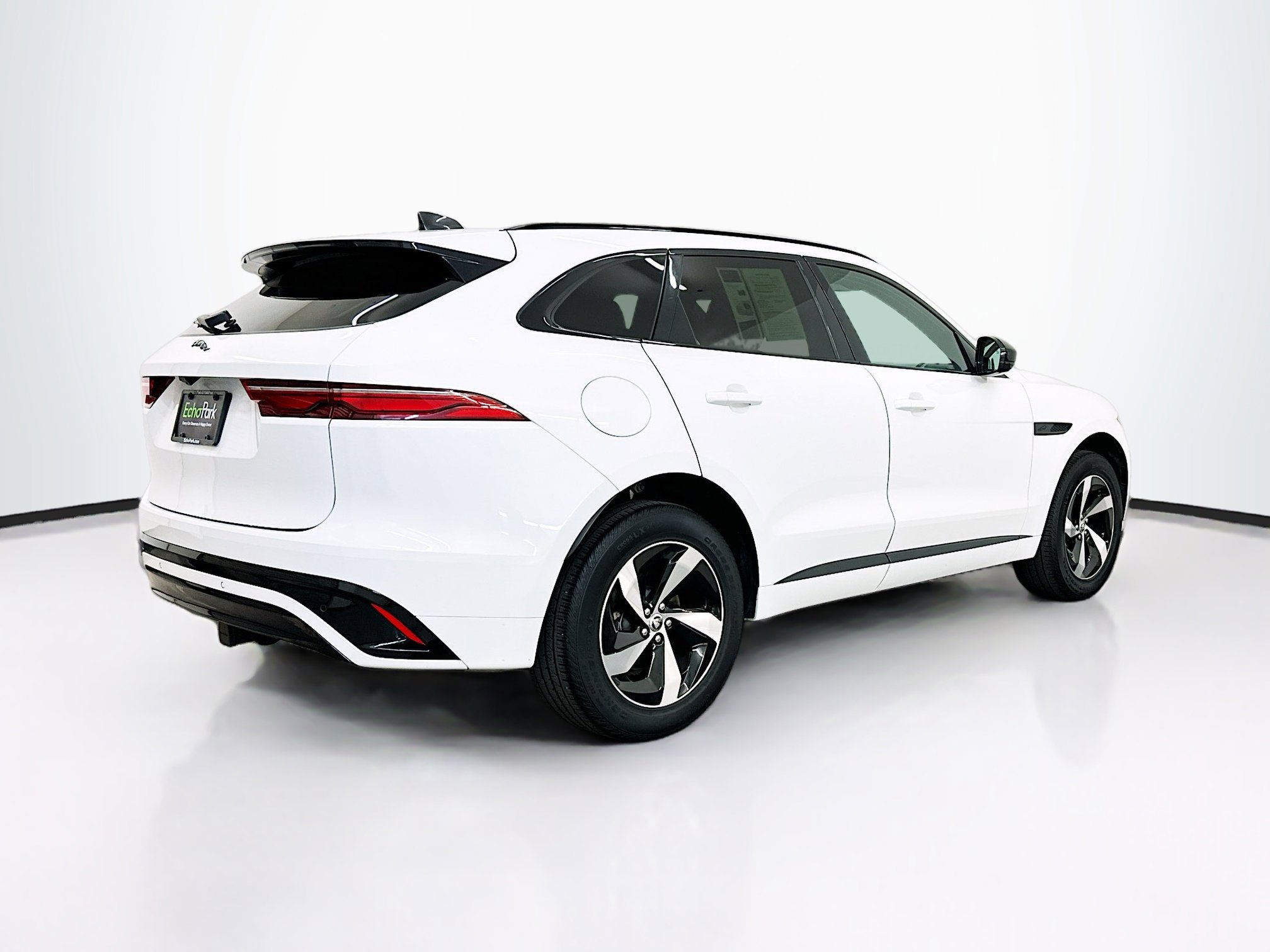 Used 2024 Jaguar F-PACE R-Dynamic S image 9