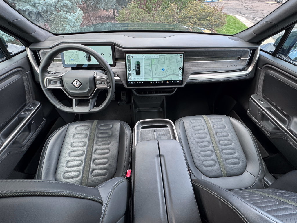 Used 2025 Rivian R1S Adventure Dual AWD/4WD image 40