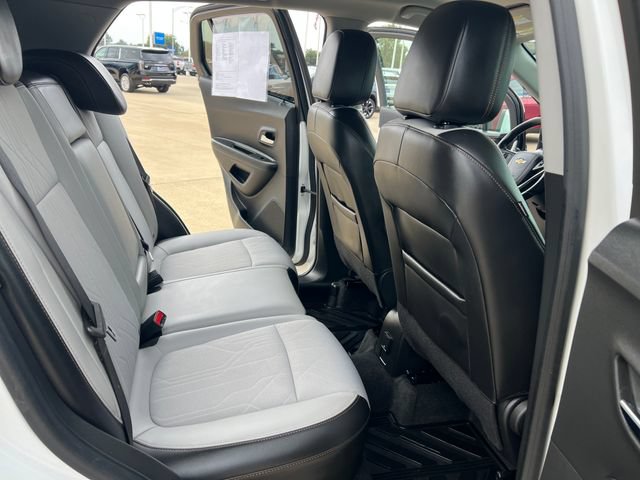 Certified 2022 Chevrolet Trax LT w/ LT Convenience Package AWD/4WD image 13