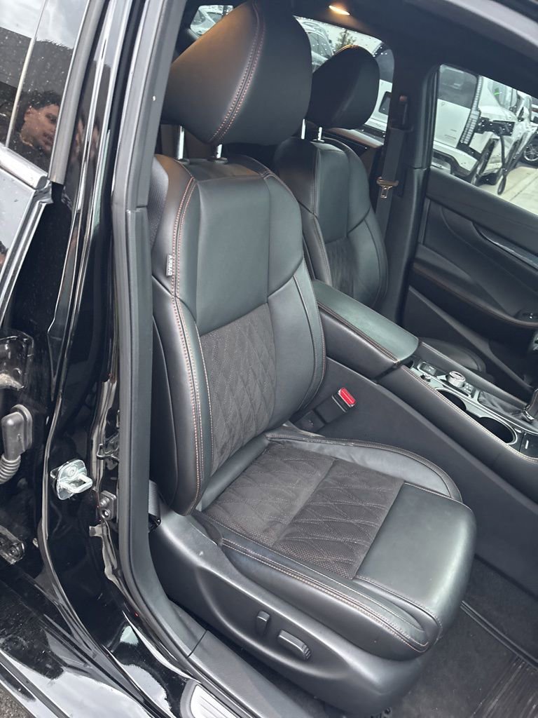 Used 2023 Nissan Maxima SR w/ Sport Mat Group image 18